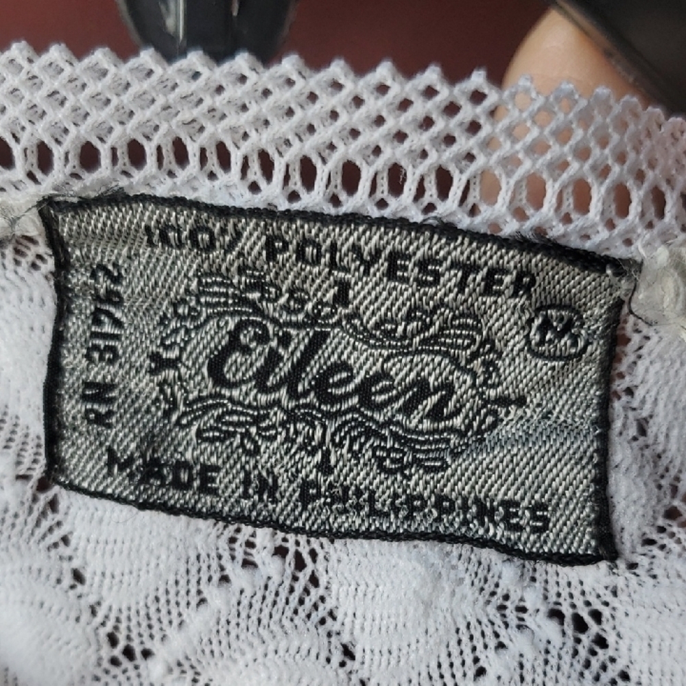 Elegant White Lace Blouse - Picture 2 of 10